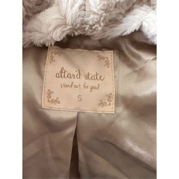 Altar’d State Plush Faux Fur vest - Picture 2 of 8